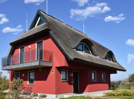 Ferienhaus Boddenbrise mit Hiddenseeblick, hotel in Vieregge