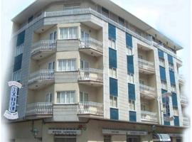 HOTEL LORENZO, khách sạn giá rẻ ở Carballino