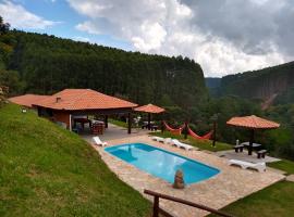 Pousada Natureza da Terra, hotel with parking in Monte Verde