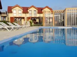 Koralia Domki i Apartamenty Basen z podgrzewaną wodą
