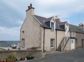 The Blue Hoose, holiday rental in Gardenstown