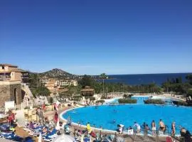 Appartement à Cap Estérel Village Pierre et Vacances Quartier Belvédère Piscines et parking inclus
