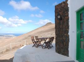 Villa El Perinqué, holiday home in Femés