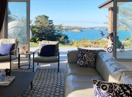 Deluxe Coastal Home & Award-winning Golf, hotel v destinácii Whangaparaoa