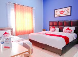 OYO 778 Guest House Amalia Malang, hotel near Abdul Rachman Saleh Airport - MLG, Malang