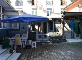 TJ+ Hostel, hostel in Batoemi