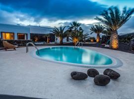 Los Lirios Hotel Rural - Adults Only، فندق في تياس