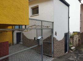 Haus Anna – hotel w mieście Zell an der Mosel