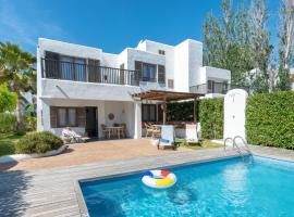 Villas S'Argamassa, hotel cerca de Mercadillo Hippie de Punta Arabí, Santa Eulària des Riu