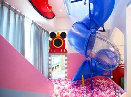 Fun Holiday Family Hostel: Tainan şehrinde bir aile oteli