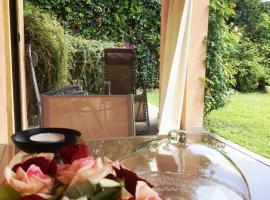Casa di Sissy - Zona Villa Igea CIR 00600100001, bed & breakfast σε Acqui Terme