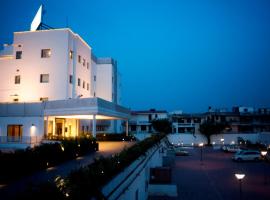 Vibe By The LaLiT Traveller, hotel with parking in Faridabad