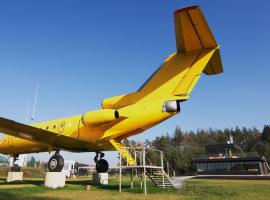 Yellow Plane, cabaña en Yurov