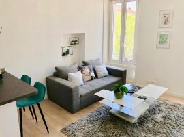 Bright & modern apartment in the heart of Antibes, מלון באנטיב
