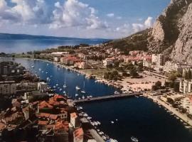 Apartman Renata，位于奥米什的酒店