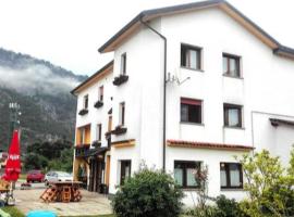 Albergo alla Pineta, hotel em Villa Santina