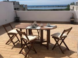 Attico vista mare, Hotel in Su Forti