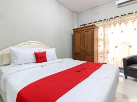 RedDoorz near Solo Balapan Station 2, hotel em Surakarta