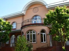 Nurziyo Guest House, hotel cerca de Saryaghash Stantsīya, Tashkent