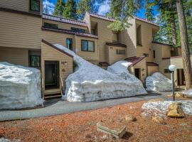 2 Bed 2 Bath Apartment in Carnelian Bay, hotel in Carnelian Bay