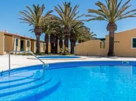 Apartamento con piscina y terraza en Ciutadella, Cala en Blanes