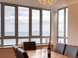 Blue Pool View, apartment in Portrush