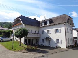 19 Im Herrenfeld, viešbutis su vietomis automobiliams mieste Burgen