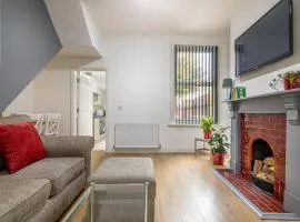 PLATFORM Fishing Quarter Apartment 1 with Free Street Parking