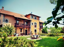 Fuente De Las Anjanas, familiehotel in Estrada