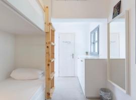 Fira में, होटल Bedspot Hostel