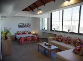 Spacious & Modern Studio Apartment Near the Airport, hotel en Glyka Nera
