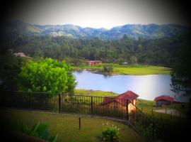 Beautiful Lake View Villa. Lake Access & Near Town, casa o chalet en Guatapé