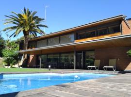 VILLA DEL BOSQUE, allotjament a la platja a Castelldefels