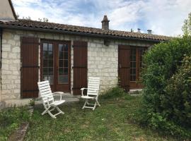 May's Cottage, alojamento para férias em Availles-Limouzine