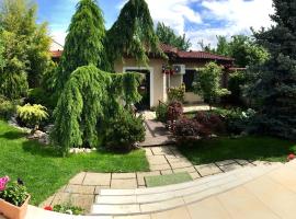 Cristi's Rooms - Pensiune, holiday rental in Oradea