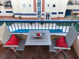 AMPLIO Y AGRADABLE APARTAMENTO WIFI GRATIS, hotel met zwembaden in Torrox Costa