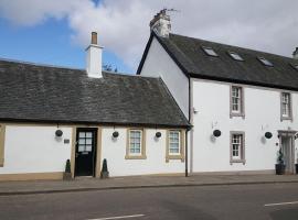 Thornhill Lodge, Historic 4 Bed, 4 Ensuite, cabin in Stirling