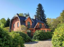 Ferienhaus am Wasserturm für 6 Erwachsene und 9 Kinder, hotel in Graal-Müritz