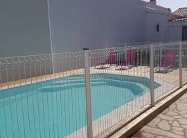 Appartement Ré (4 personnes), hotel with pools in Châtelaillon-Plage