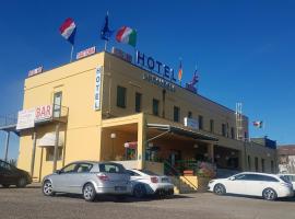 Hotel la candela, hotell i Imola