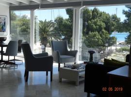 Luxury Loft in Porto Heli !!!、ポルト・ヘリのホテル