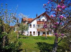 70m²- Ferienwohnung mit Terrasse โรงแรมในAchberg