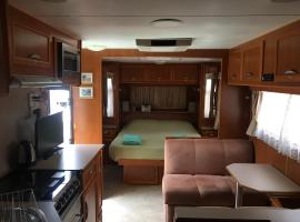 Comfortable caravan, hotel in Cooktown