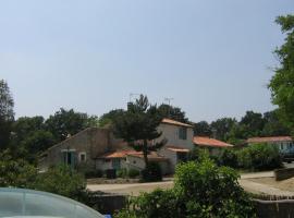 Le Puy Babin chambres familiales à la ferme, parkimisega hotell sihtkohas Saint-Mathurin