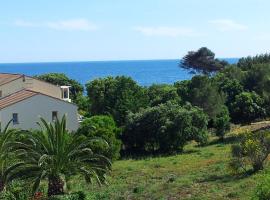 STUDIO VUE MER ET CHATEAU EN PROVENCE, hotel v mestu Sausset-les-Pins