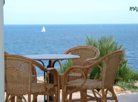 Residencial Playa Mar，Cala Mendia卡拉安圭拉海灘（Cala Anguila Beach）附近的飯店