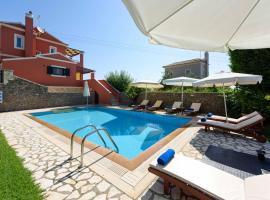 Luxury Villa Lemonia with Private Pool, hotel em Dassia