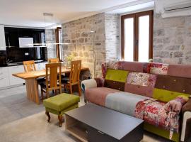 Lana & Ena Apartments, hotel cerca de Puerta del Mar – Entrada Principal, Kotor