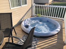 Relaxing Holiday Home with HOT TUB at Tattershall Lakes โรงแรมในแททเทอร์ชอล