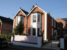 The Pink Door Seaside Holiday Home